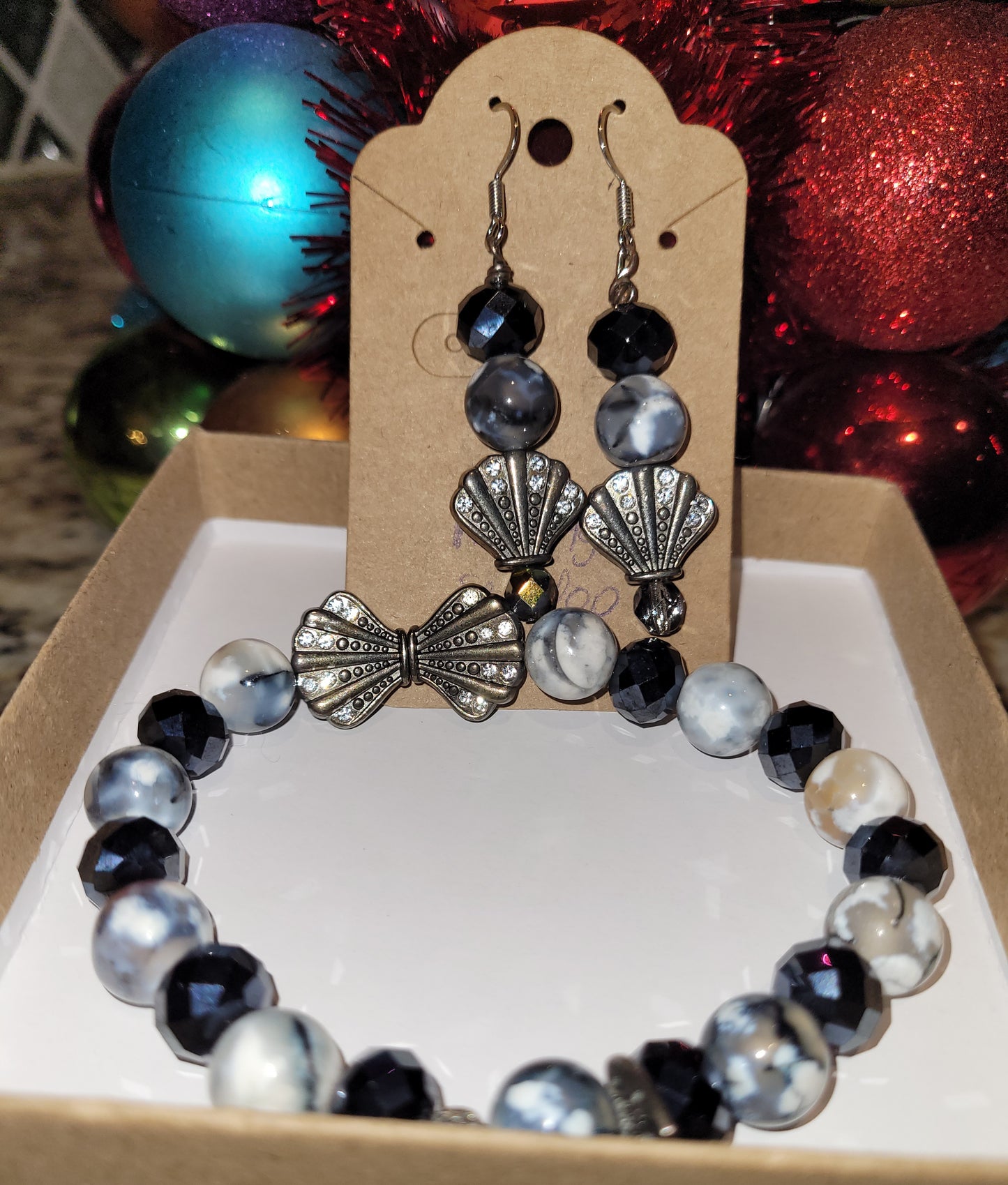 Sparkle! Agate Beaded Rhinestone Scallop Bracelet and Earring Set, Jewelry